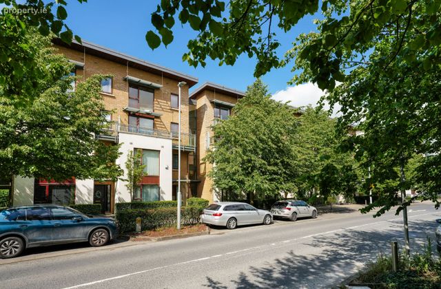 32 Castlegate Way, Adamstown Castle, Adamstown, Co. Dublin - Click to view photos