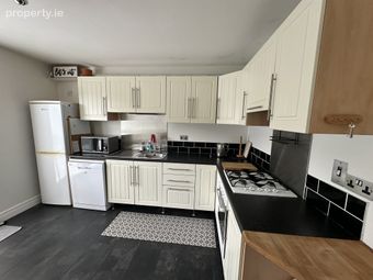 12 An Sr&uacute;than, Cross Street, Loughrea, Co. Galway - Image 4