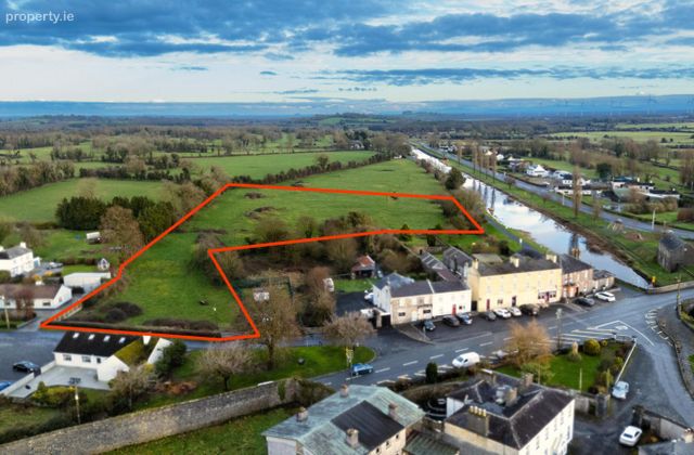 Canal View, Daingean, Co. Offaly - Click to view photos