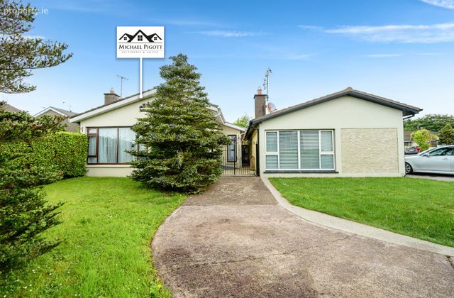 9 Cedarwood Avenue, Waterpark, Carrigaline, Co. Cork - Click to view photos