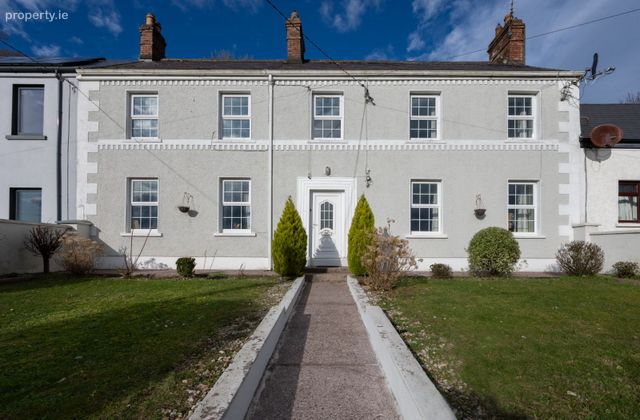 Sunberry House, Sunmount, Blarney, Co. Cork - Click to view photos