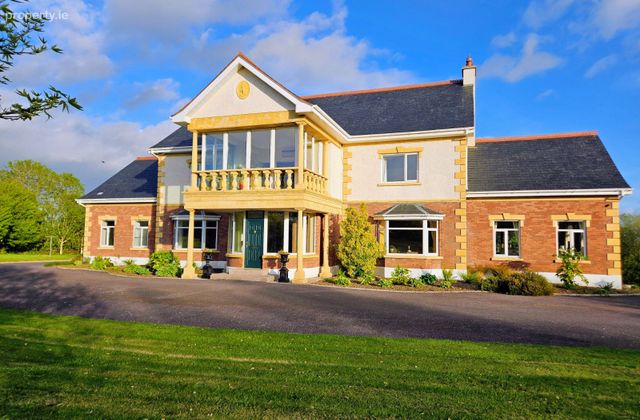 Facefield, Ballynamaul, Riverstick, Co. Cork - Click to view photos