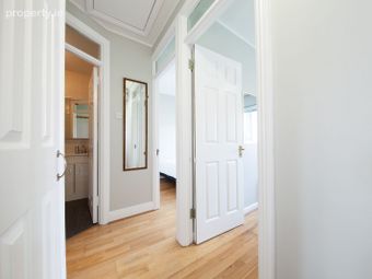 19 Shelbourne Village, Ringsend Road, Dublin 4 - Image 2