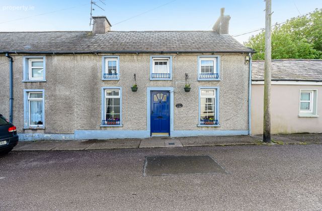 De Grae, 4 Hogan's Row, Blind Gate, Kinsale, Co. Cork - Click to view photos