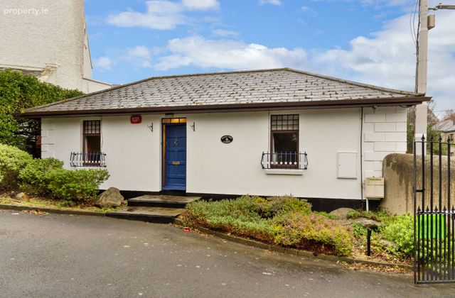 Pilot View Lodge, Harbour Road, Dalkey, Co. Dublin - Click to view photos