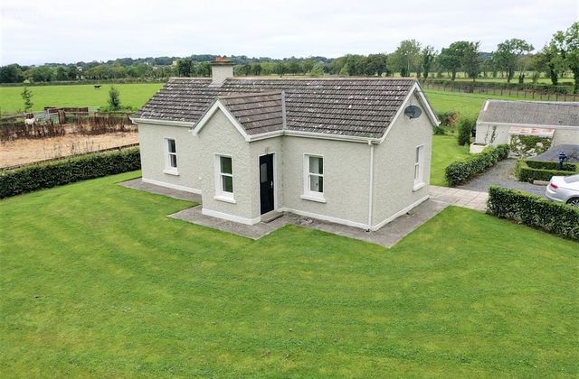 Lake Road, Ballybrittas, Co. Laois - Click to view photos