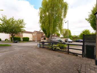 23 Yellow Meadows Lawn, Dublin 22, Clondalkin, Dublin 22 - Image 4
