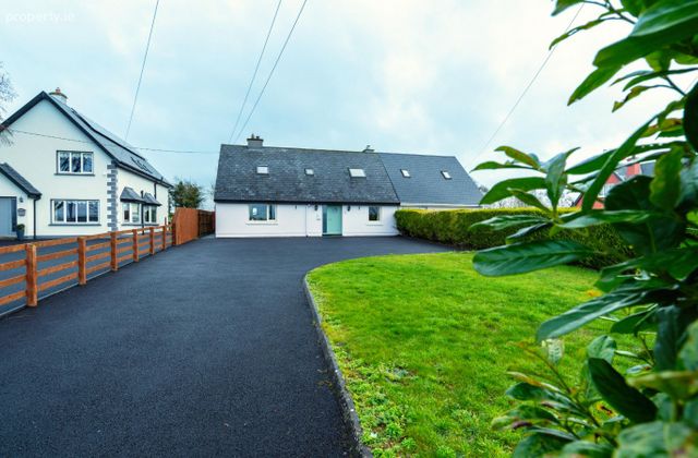 Roscrea Road, Crinkle, Birr, Co. Offaly - Click to view photos