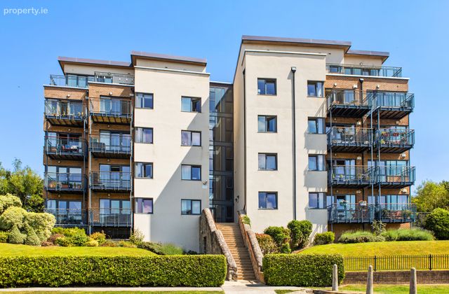 80 The Crescent, Carrickmines Manor, Carrickmines, Carrickmines, Dublin 18 - Click to view photos