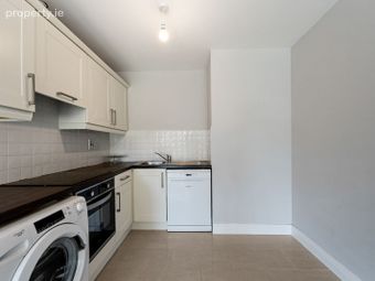 8 Cluain Cairn, Station Road, Carrigtwohill, Co. Cork - Image 4