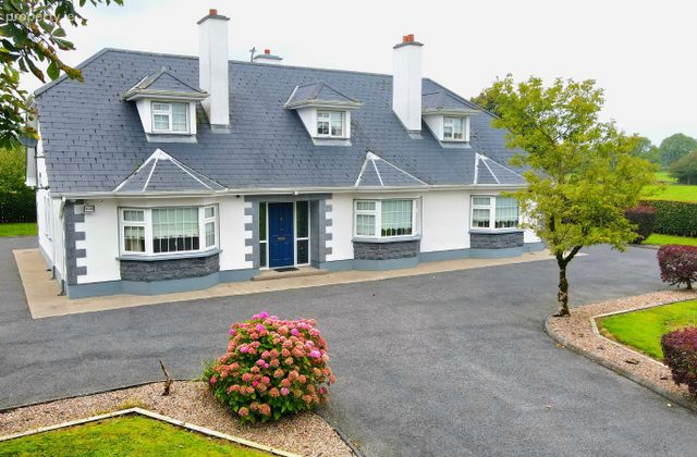 Cloonshanville, Frenchpark, Frenchpark, Co. Roscommon - Click to view photos