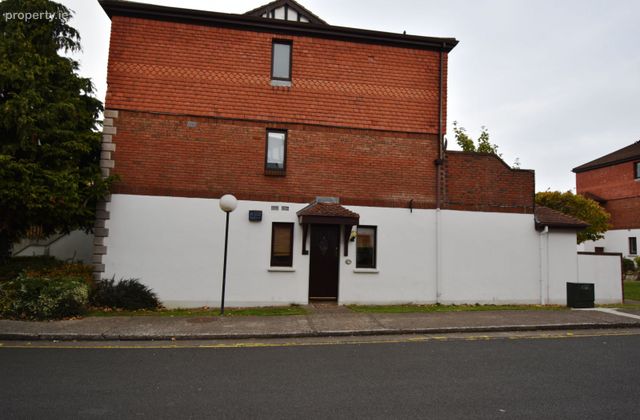 35 White Oaks, Roebuck Road, Goatstown, Dublin 14 - Click to view photos