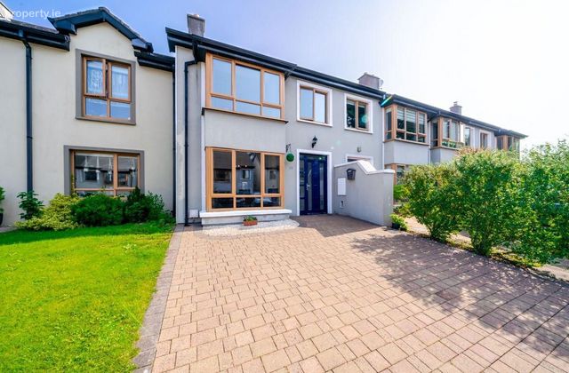 32 Carrabeag, Newport Road, Castlebar, Co. Mayo - Click to view photos