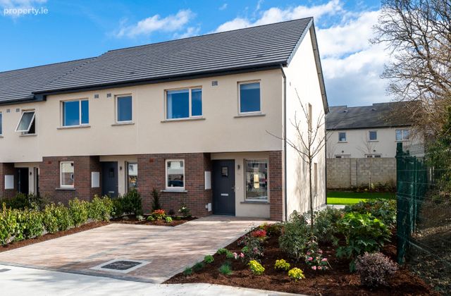 Cornamaddy Green, Cornamaddy, Athlone, Co. Westmeath - Click to view photos