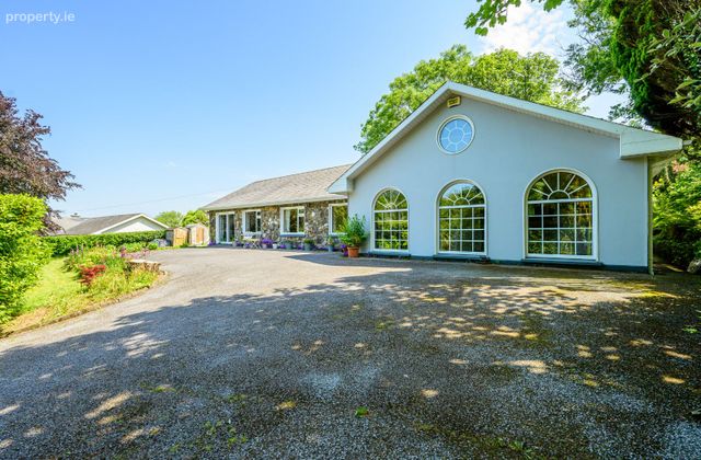 Commeen, Carrigaline, Carrigaline, Co. Cork - Click to view photos