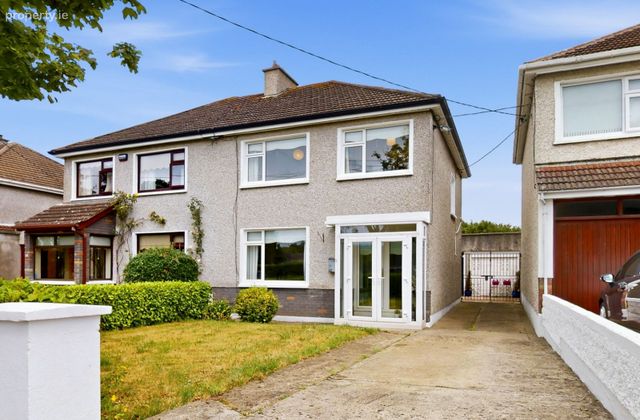 61 Shanganagh Grove, Shankill, Dublin 18 - Click to view photos