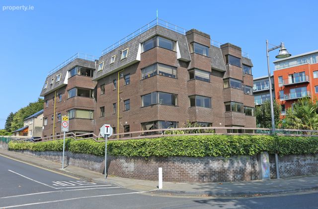 10 Strand Court, O' Callaghan Strand, Limerick, North Circular Road, Co. Limerick - Click to view photos