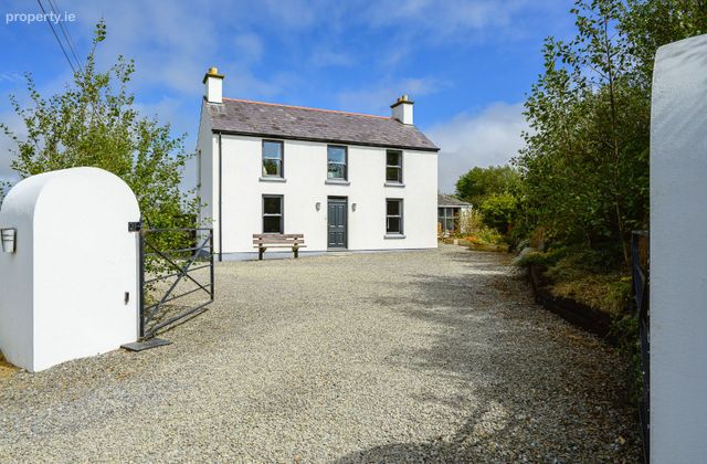 Ballyrub, Ballinspittle, Kinsale, Co. Cork - Click to view photos