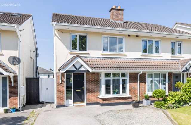 16 Luttrellstown Way, Dublin 15, Castleknock, Dublin 15 - Click to view photos
