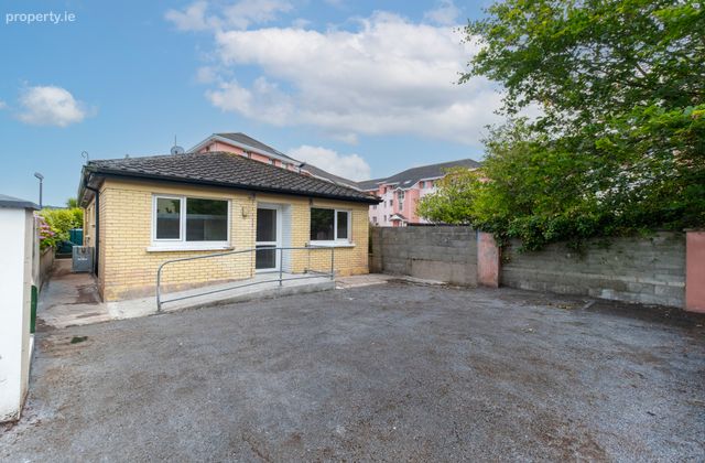Coastguard Station, O'briens Place, Youghal, Co Cork, Youghal, Co. Cork - Click to view photos