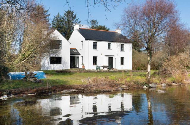 Woodhill, Dunfanaghy, Portnablagh, Co. Donegal - Click to view photos