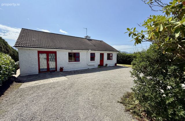 Nora's Cottage, Lissivigeen, Killarney, Co. Kerry - Click to view photos