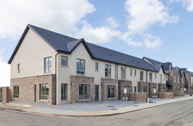 Kilcock, Co. Kildare - Click to view photos