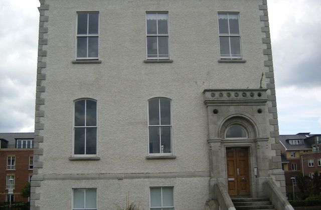 Mullins Wing Apartments, Linden Square, Grove Avenue, Stillorgan, Co. Dublin - Click to view photos