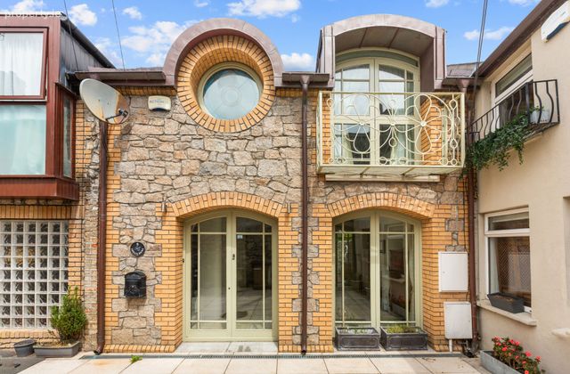 Lisieux Mews, Rere Of 5 Charlemont Terrace, Charlemont Avenue, Dun Laoghaire, Co Dublin, Dun Laoghaire, Co. Dublin - Click to view photos