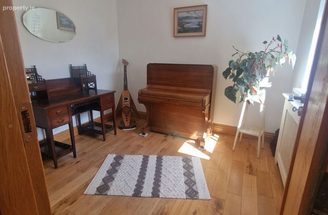 Kilroe East, Inverin, Spiddal, Co. Galway - Click to view photos