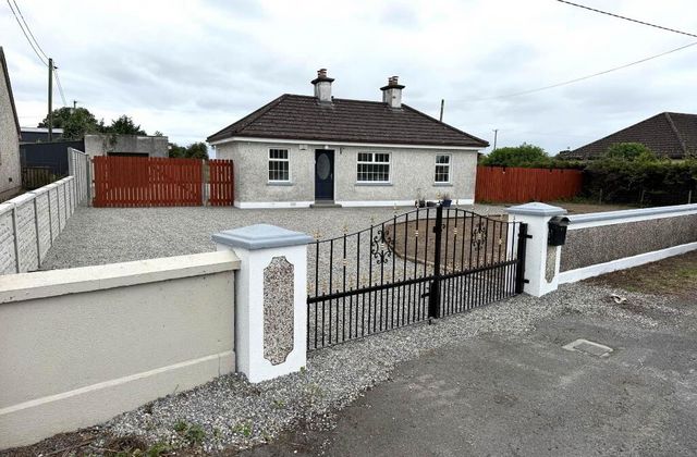 Castle Avenue, Borris In Ossory, Portlaoise, Co. Laois, Pike of Rush Hall, Co. Laois - Click to view photos