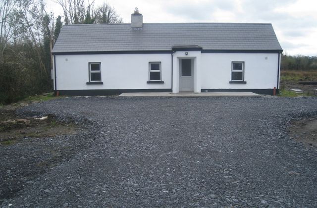 Willsbrook Cottage, Willsbrook, Bunlahy, Co. Longford - Click to view photos