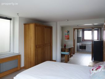 Apartment 11, The Wooden Building, Temple Bar, Dublin 8 - Image 4