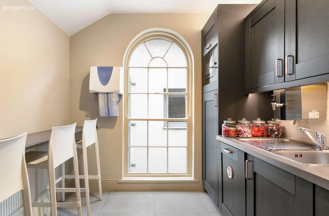 Mount Street Upper, Dublin 2 - Click to view photos
