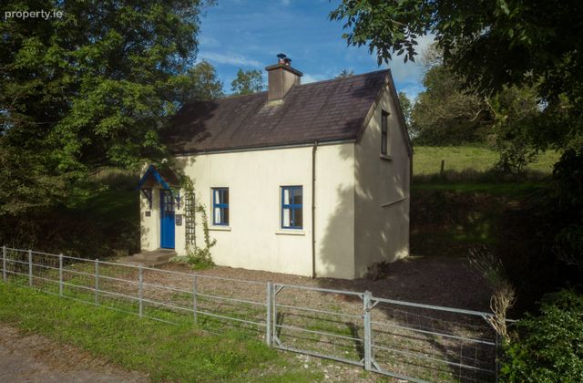 Knockroe, Kilnamartyra, Macroom, Co. Cork - Click to view photos