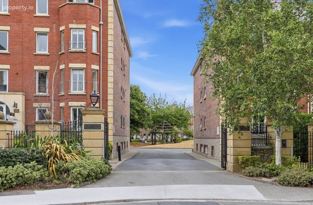 70 Radcliff Hall, St. Johns Road, Sandymount, Dublin 4, Co. Dublin, Sandymount, Dublin 4 - Click to view photos