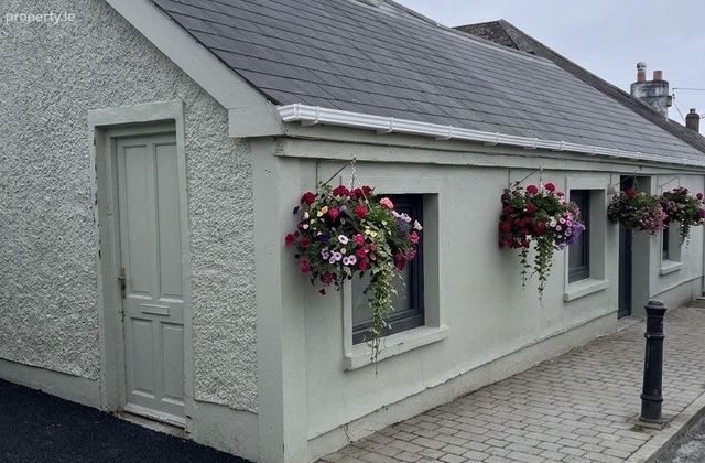 Chapel Street, Ballymore Eustace, Co. Kildare - Click to view photos