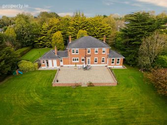 10 Homeleigh, (house Potential Site For Another Detached Property), Porterstown Road, Castleknock, Dublin 15