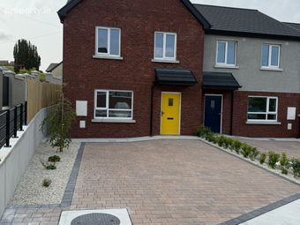 20 Sean-ghaird&iacute;n&iacute;, Mullinary Street, Carrickmacross, Co. Monaghan - Image 2