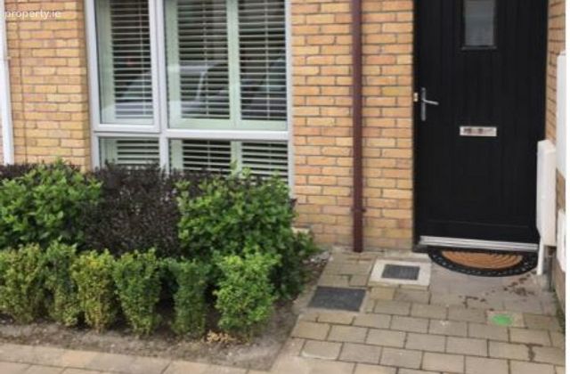 Waterside Close, Malahide, Co. Dublin - Click to view photos