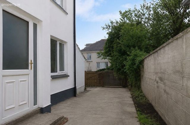 11 Academy Court, Oliver Plunkett, Letterkenny, Co. Donegal, Letterkenny, Co. Donegal - Click to view photos