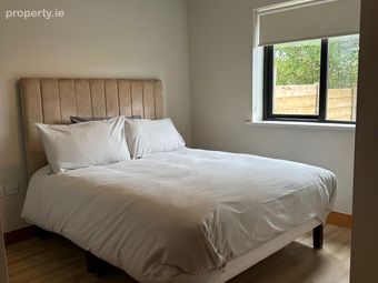 Modern 2-bed Apartment With Garden | &euro;2,500/month Mull&aacute;n M&oacute;r, Tuam Road, Co. Galway - Image 3
