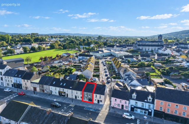 18b Kickham Street, Carrick-on-suir, Carrick-on-Suir, Co. Tipperary - Click to view photos