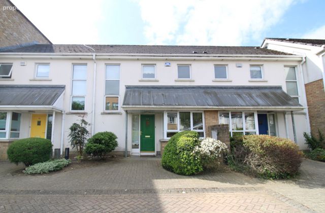 73 The Courtyard, Clonsilla, Dublin 15 - Click to view photos