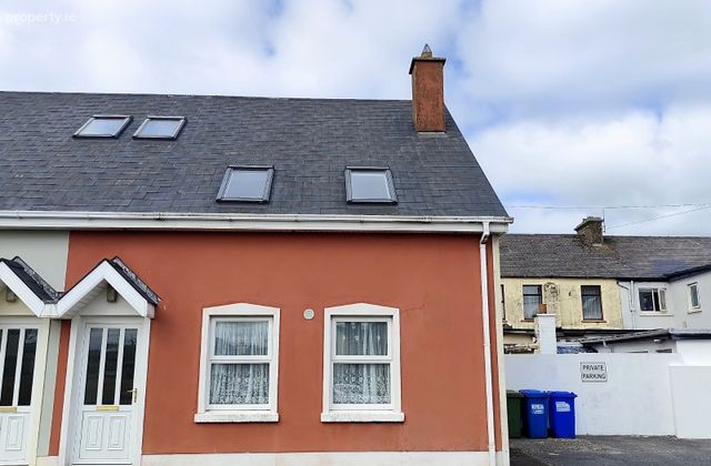 Smith's Lane, Kilkee, Kilkee, Co. Clare - Click to view photos