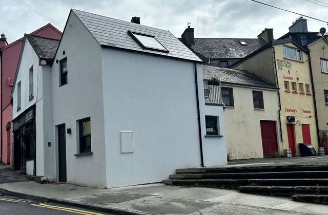An Tigin Ban, The Square, Ennistymon, Co. Clare, Ennistymon, Co. Clare - Click to view photos