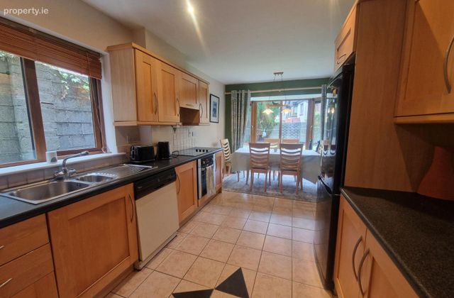 4 Hunters Way, Maryborough Woods, Douglas, Co. Cork - Click to view photos