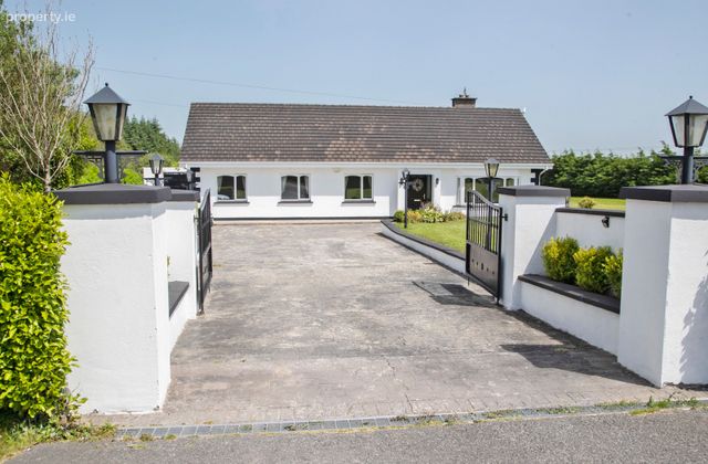 Ballynatray Commons, Lackaroe, Lackaroe, Co. Waterford - Click to view photos