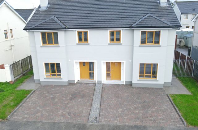 23 Woodstream, Castlerea, Castlerea, Co. Roscommon - Click to view photos
