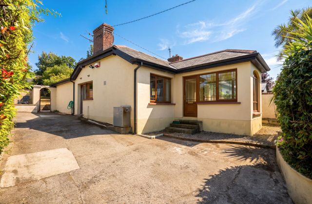 1 The Cottages Kiladreenan, Newtownmountkennedy, Co. Wicklow - Click to view photos